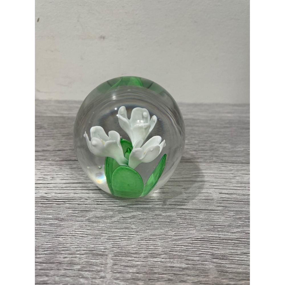 Dynasty Gallery Heirloom Collectibles White Flower Glass Paperweight Orb